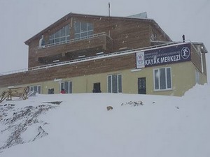 Hakkari’de okullar arası kayak yarışması düzenlendi