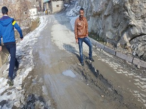 Hakkari'de onarılmayan yola tepki!