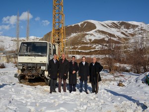 Kar altında sondaj çalışmalarına başladı