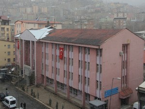 Hakkari belediyesi bina sahiplerini uyardı!