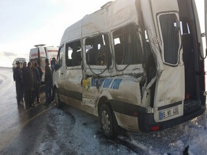 Hakkari-Van karayolunda trafik kazası!