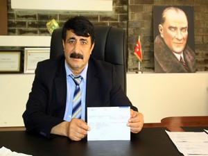 Hakkarili iş adamı 400 bin dolarını TL’ye çevirdi