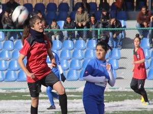 Kadın futbolculardan şehitlere saygı!