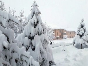 Bu ilde kar insan boyunu aştı!