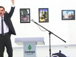 Saldırganın polis olduğu iddia ediliyor!