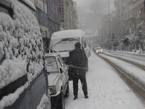 Hakkari’de kar yağışı yeniden başladı