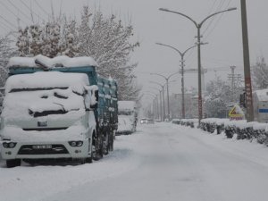 Mevsimin İlk Karı Yağmaya Başladı..