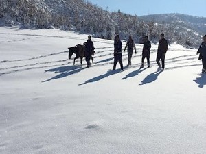 VEDAŞ ekibi zorlu doğa şartlarına meydan okuyor
