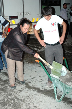 BELEDİYE ISLATTI GÖNÜLLÜLER KAZDI