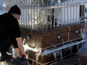 Şadırvanlar buz tuttu!
