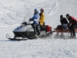 Yüksekova'da kayak yarışması yapıldı!