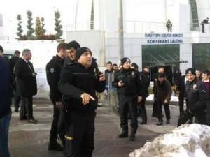 Tuvalet sırası bekleme kavgası: 2 yarılı"