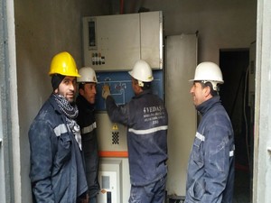 Vedaş ekibinden zorlu onarım çalışması!