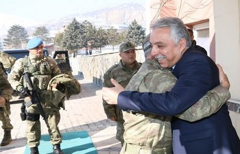 Korgeneral Çetin’den Vali Toprak’a ziyaret