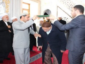 İki aile Kur'an-ı Kerim'in altından geçti!