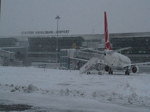 THY, olumsuz hava nedeniyle 327 seferini iptal etti