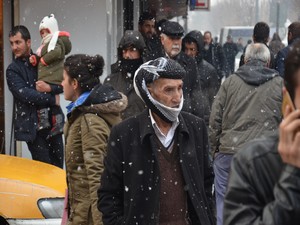 Yüksekova'da kar yağışı yeniden başladı!