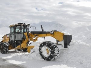 Hakkari'de 103 köy, 247 mezre yolu kapandı!