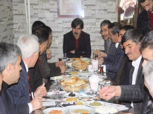 Başkan Fırat muhtarlarla kahvaltıda bir araya geldi