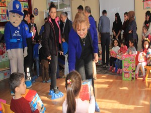 Oyuncak dağıtım töreninde renkli görüntüler!