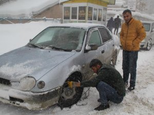 Hakkari’de 78 köy, 135 mezra yolu ulaşıma kapandı