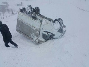 Hakkari'de şiddetli fırtına ve sis kazalara neden oldu!