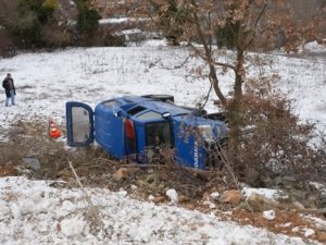 Askeri araç şarampole devrildi: 3 asker yaralı