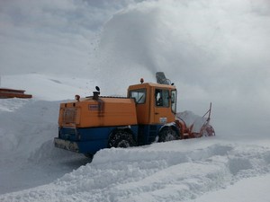 2600 rakımda karla mücadele çalışması!