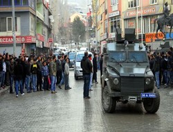 Yüksekova'da 8 kişi gözaltına alındı