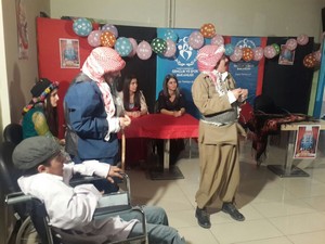 Sahne sırası Hakkarili gençlerde!