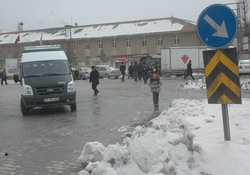 TRAFİK LEVHALARI YENİLENDİ