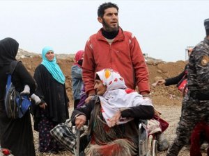 Musul'da 7 bin kişi evlerini terk etti