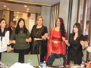 Hakkari'de halaylı 8 mart kutlaması!