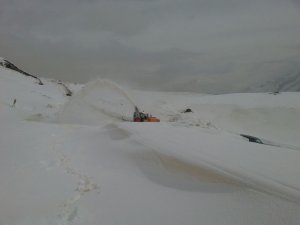 Hakkari’de 3 köy, 13 mezra yolu ulaşıma kapandı
