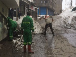 Tıkanan atık su logarları temizledi!