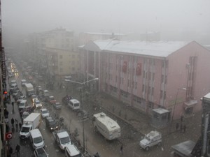 Hakkari’de kar yağışı yeniden başladı