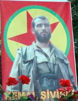 CENAZE TÖRENİNE 50 BİN KİŞİ KATILDI