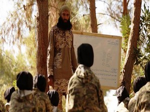 70 sivili öldürüp elektrik direğine astılar