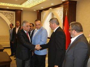 Yedi renk tek yürek platformu üyelerinden Vali Toprak'e ziyaret