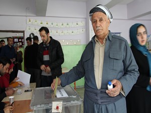 Şemdinli yöresel kıyafetle sandık başında!