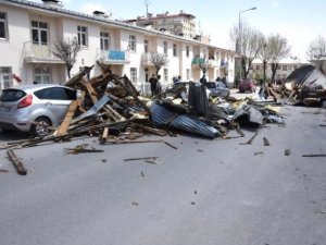 Şiddetli fırtına 2 ilde can aldı!