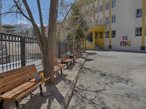 Hakkari'de oturma bankları kuruldu!