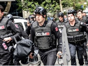 Taksim'e yürümek isteyen gruba müdahale!