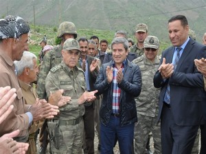 Korgeneral Çetin sınır kapısında incelemelerde bulundu!