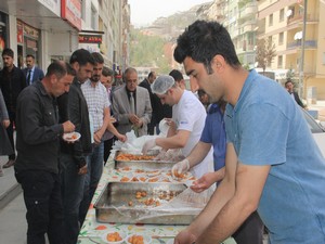 Hakkari’de 150 kilo tulumba tatlısı dağıtıldı!