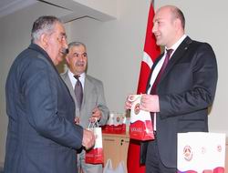 Muhtarlara sedir tohumu dağıtıldı