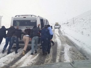 Özalp kar yağışına sahne oldu!