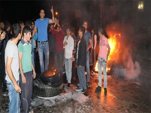 İzinsiz eylem yapan mahalleliye TOMA'lı müdahale