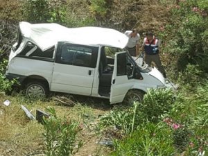 İşçi servisi köprüden uçtu: 9 yaralı!