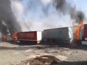 PKK'liler araçları yaktı